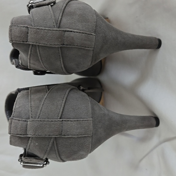 *New* Vince Camutto Suede Bootie Upper 7.5 - Picture 7 of 7